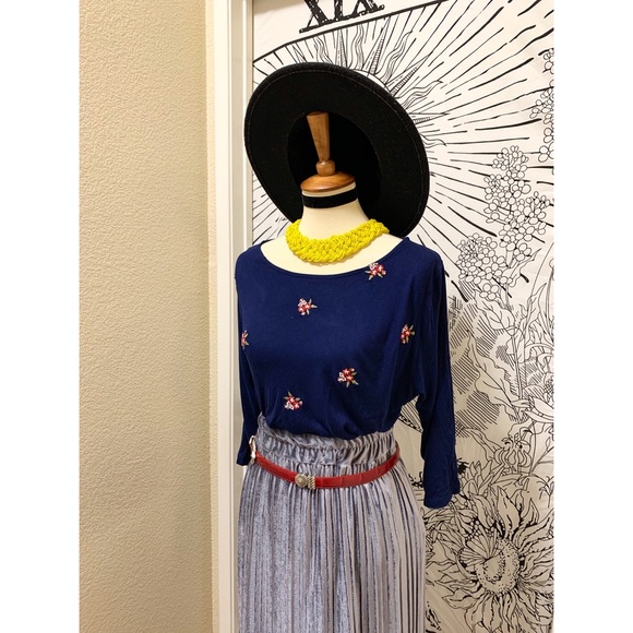 π Amazing flower embroidery top - Picture 11 of 12